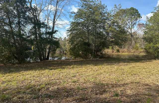 3 Bed 2 Bath Waterfront Property - Now Available Gallery 4