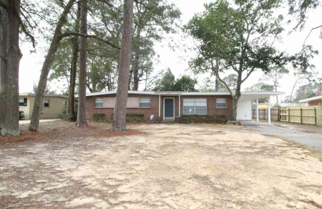 3865 Winona Dr Gallery 2