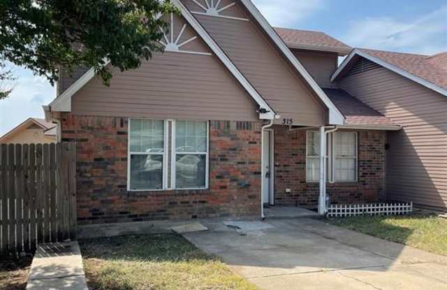 315 Dawson Circle - 315 Dawson Circle, Grand Prairie, TX 75051