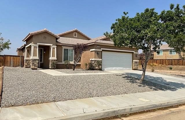 9464 Palo Verde Dr - 9464 Palo Verde Drive, Hesperia, CA 92344