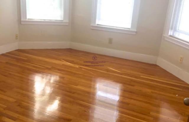 10 Pinckney Pl. - 10 Pinckney Place, Somerville, MA 02145