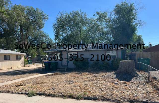 2 Bedroom Home with large back yard Gallery 1