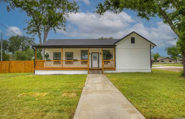 312 N Lavernia photos photos