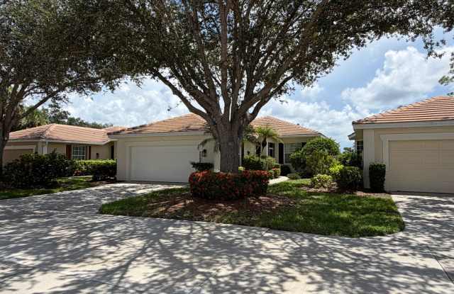 Lakefront Home, Private Hot Tub & Hassle-Free Living! Gallery 4