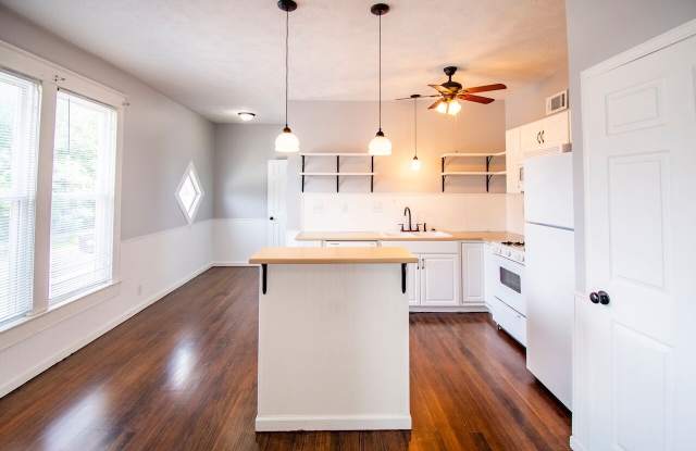 Large 3 Bedroom in Dahlman photos photos