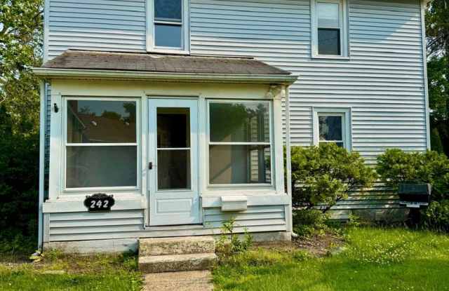 Spacious 3 Bedroom House with 1 bath for Rent !!! photos photos