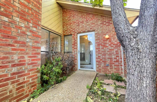 901 Cedarland Blvd - 901 Cedarland Boulevard, Arlington, TX 76011