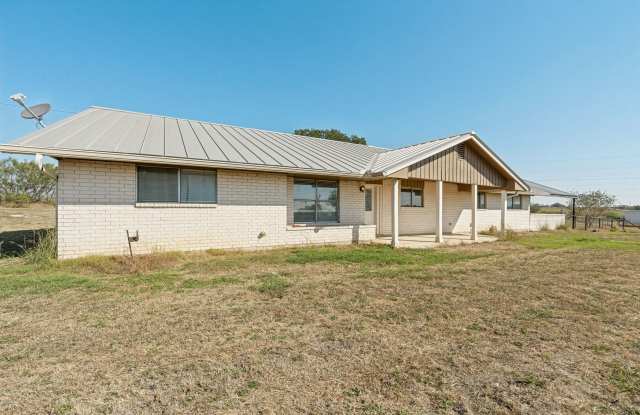 BEAUTIFUL 3 BEDROOM/2BATHS COUNTRY LIVING HOME IN SEGUIN! Gallery 1
