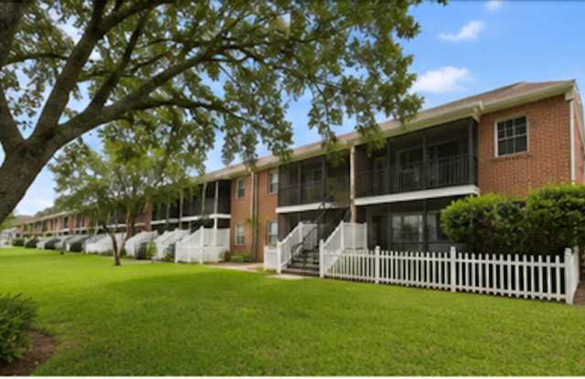 1/1 Lakefront Living in Carrollwood! Gallery 3
