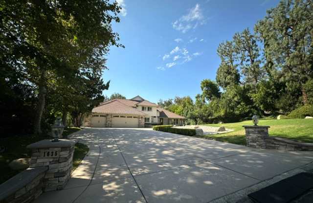 North Ranch Tudor on a half‑acre oasis — 4 bed, 3.5 bath, 3500 sq ft with a chef’s kitchen, luxe master suite and resort backyard (pool, spa, sport court, putting area). Impeccably maintained — a must‑see. Gallery 4