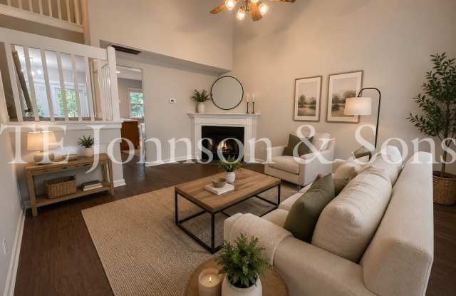 Beautiful 3BR Home with Vaulted Ceilings, Community Pool & Main Level Primary Suite Gallery 4