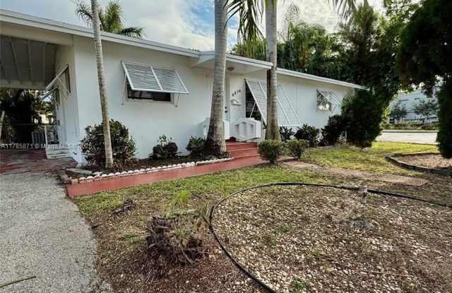 8670 SW 28th St photos photos