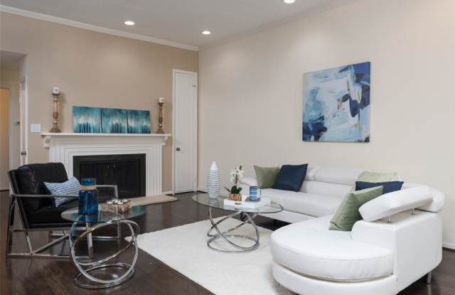 10 S Briar Hollow Lane Gallery 2