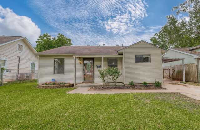For Lease | 3 Bed, 1 Bath | 1,199 Sq Ft | East End Houston - 2051 Santa Rosa Street, Houston, TX 77023
