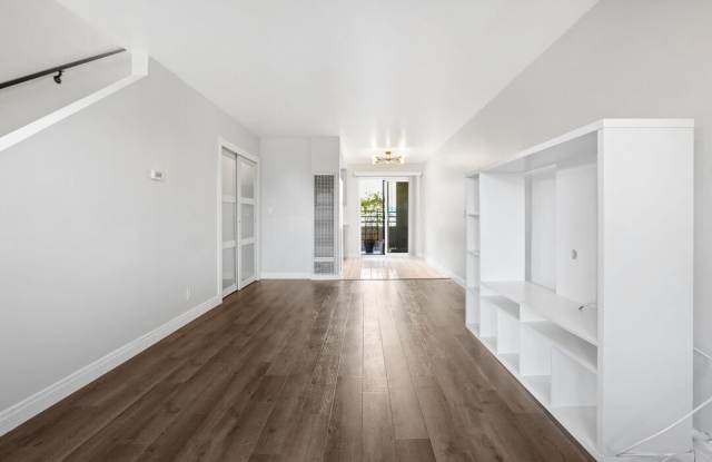 4055 Rosecrans Avenue photos photos