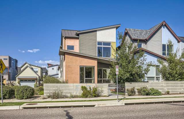 Stunning 4 bed/3.5 bath Hecla Lake Home! photos photos