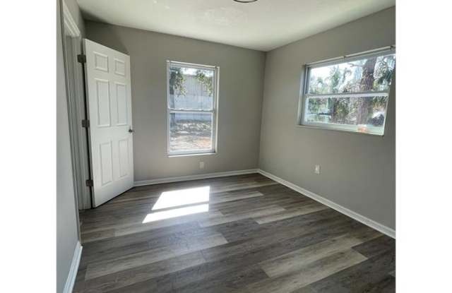 806 12th Street East Gallery 3
