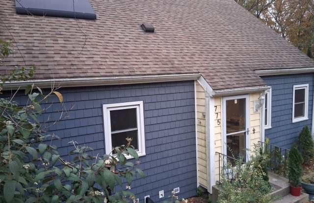 Spacious 5 Bed and 3 Bath Cape House in Coventry on Half Acre Lot photos photos