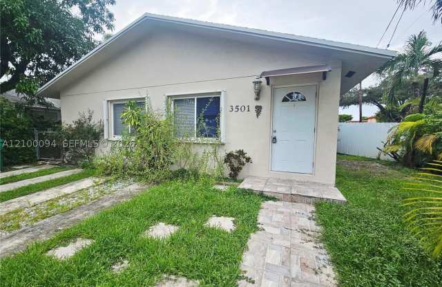 3501 SW 12 ST Gallery 1
