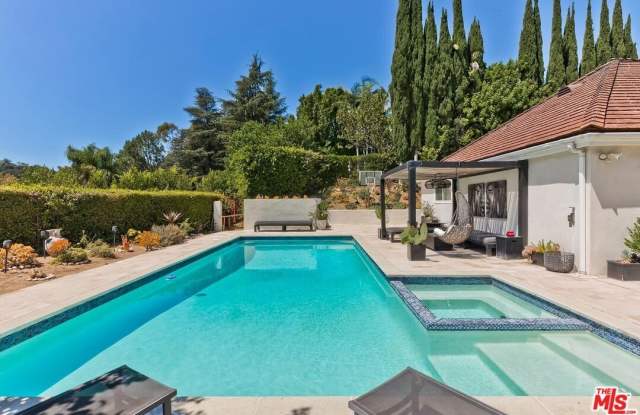 3063 Deep Canyon Dr Gallery 1