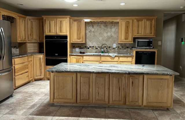 Beautiful Home with a Designer's Touch Gallery 4