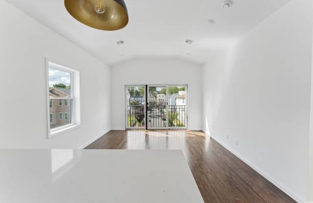 904 Bergen Street - 2 Gallery 3
