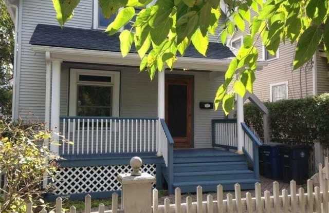 112 E Davis Avenue Gallery 3