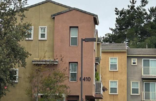 Serenata Townhomes Gallery 4