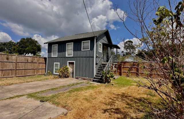722 Ave C, Port Neches TX - 722 Avenue C, Port Neches, TX 77651