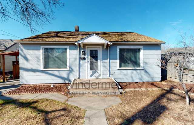 940 S 3rd *Fenced Backyard, New Interior Paint, Refinished Hardwood Floors* photos photos