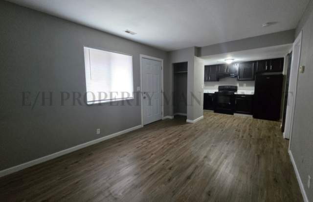 3041 N Jackson - 4 photos photos