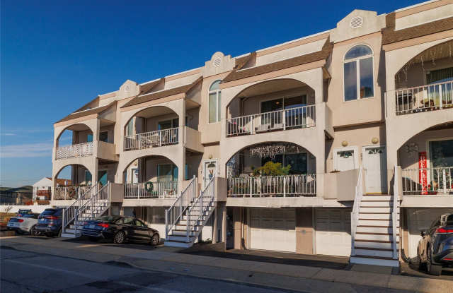 277 W Broadway unit: Upper photos photos