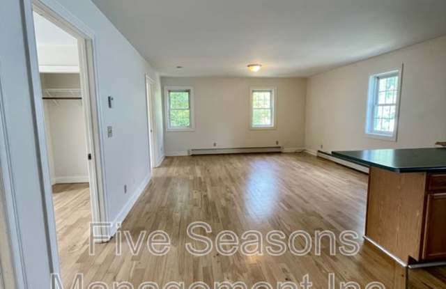 85 Manhattan Drive - 2 photos photos