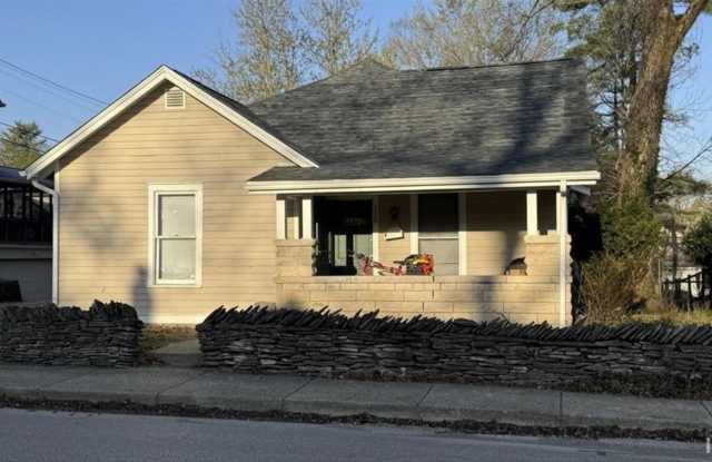 Charming 3BR House in Bloomington photos photos