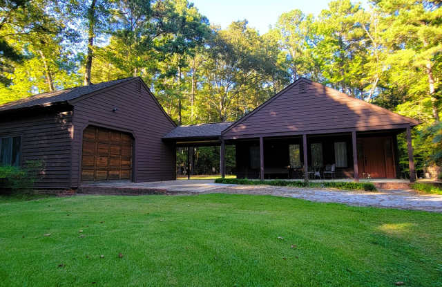 Remodeled secluded wooded oasis off of Qualla Road with handicap access Gallery 3