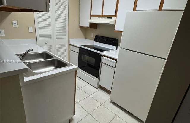 1225 Southwest 46th Avenue photos photos