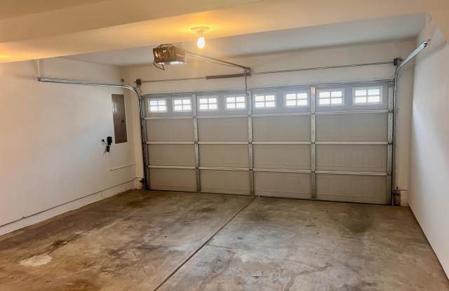 654 JACOBSEN Circle Gallery 4