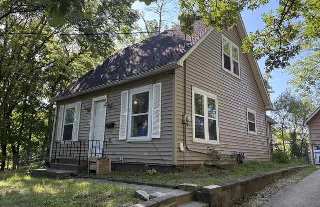 3002 Woodland St photos photos