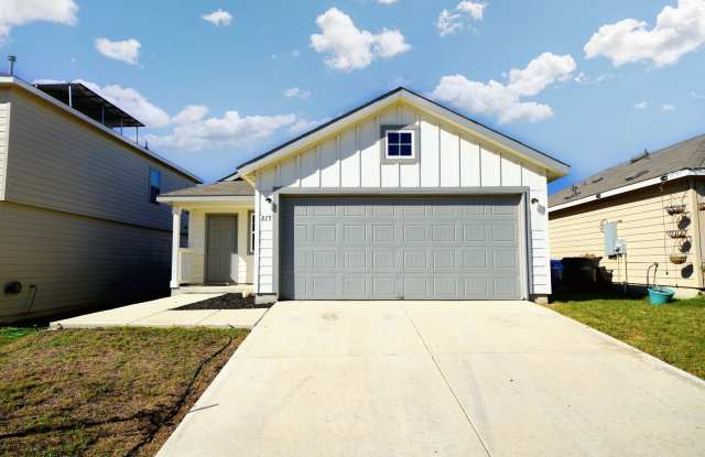 Stylish Move-In Ready Home in Rosillo Ranch, San Antonio, TX - Realtor Commission: $400 photos photos