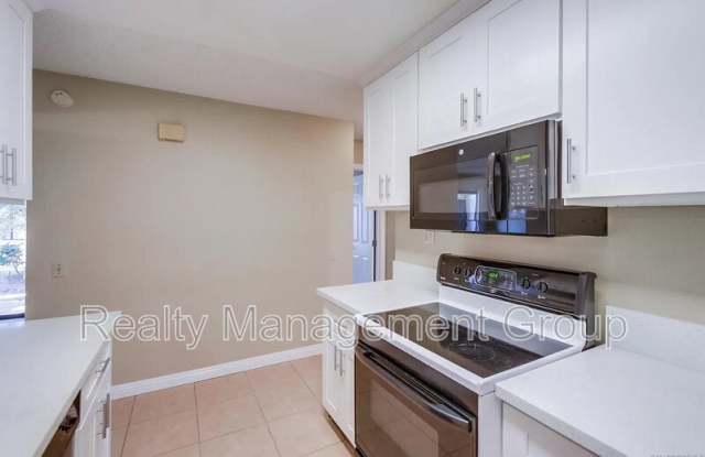 8324 Regents Road Gallery 4