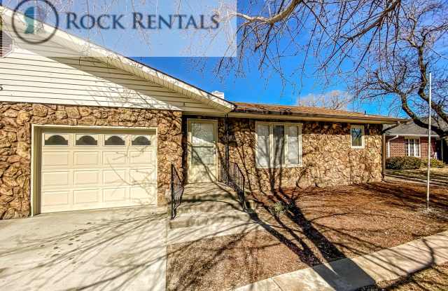 2 Bed 2 Bath Duplex with Full Basement - 506 West 36th Avenue, Hutchinson, KS 67502