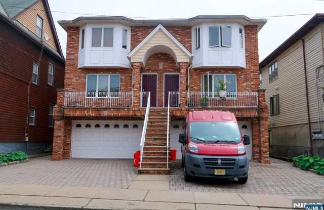 284 John Street 2 photos photos