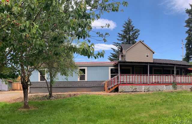 Large Lot Home Just Off Highway 213 photos photos