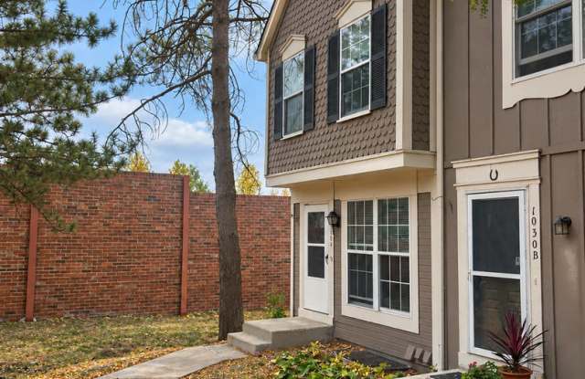 Recently Remodeled End Unit for Rent - Opens to Green Space! Gallery 1