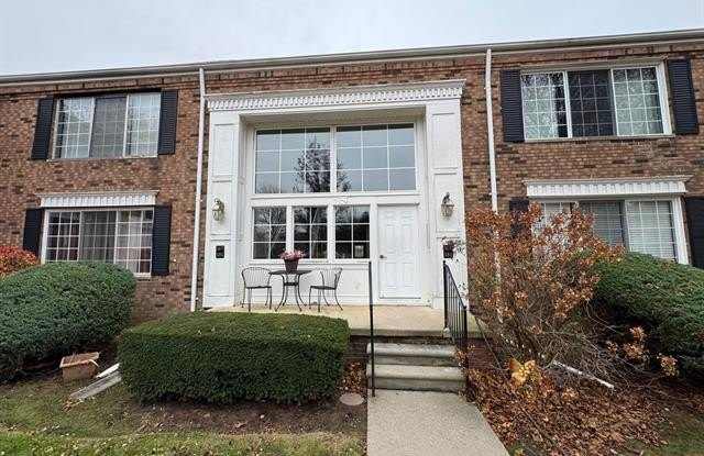 587 E Fox Hills Drive photos photos