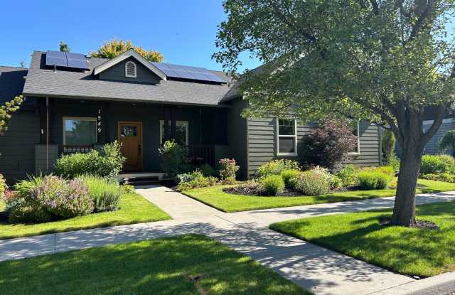 Well Maintained 3 Bedroom / 2 Bathroom Home With Bonus Area Above the Garage photos photos