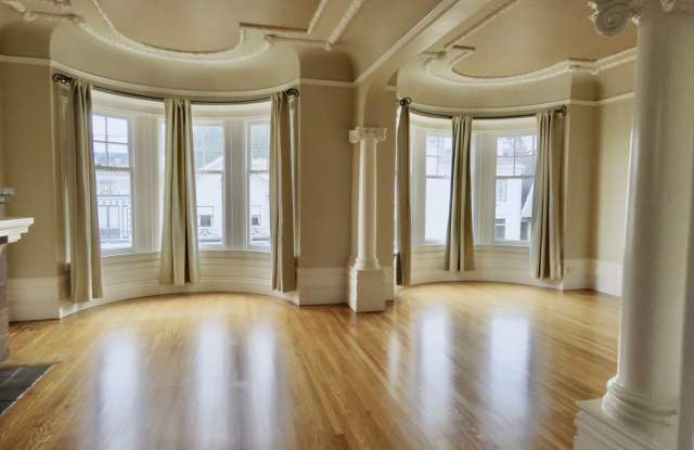 Huge and Beautiful Classic Top Floor Condo photos photos