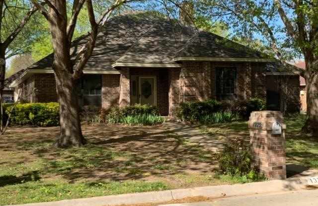 1325 Cambridge Lane - 1325 Cambridge Lane, Denton, TX 76209
