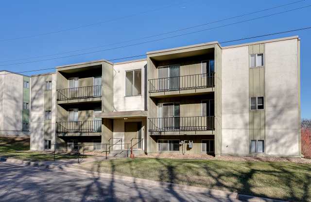 920 Summit Avenue - 102 photos photos