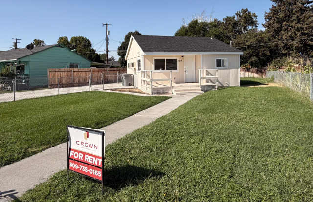 New Kitchen! 2 bed, 1 ba w/Ample Parking! photos photos New Kitchen! 2 bed, 1 ba w/Ample Parking! photos photos